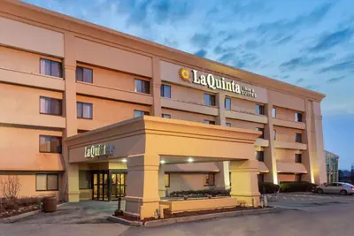 Photo 3 - La Quinta by Wyndham Chicago Gurnee