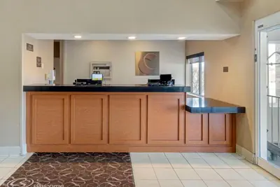 Photo 4 - Comfort Suites Normal University area