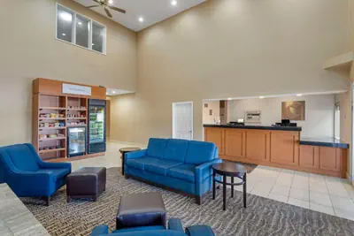Photo 5 - Comfort Suites Normal University area