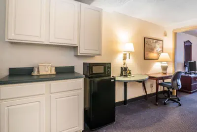 Photo 2 - Quality Inn & Suites Albany Airport