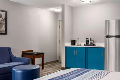 Photo 3 - AmericInn by Wyndham Williamsburg