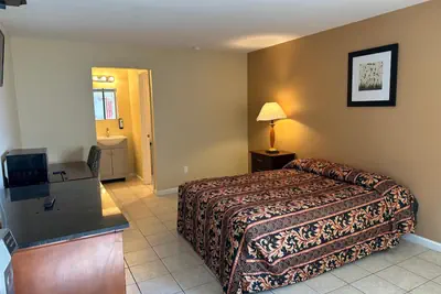 Photo 5 - Sea Palace Motel