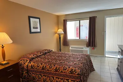 Photo 4 - Sea Palace Motel