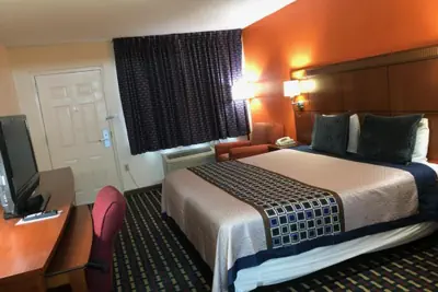 Photo 3 - Howard Johnson by Wyndham Perry GA