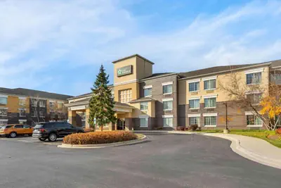 Photo 2 - Extended Stay America Select Suites - Chicago - Lombard - Oakbrook