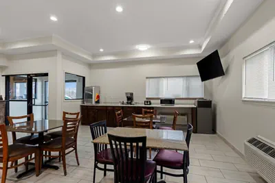 Photo 5 - Red Lion Inn & Suites Caseyville