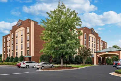 Photo 2 - Four Points by Sheraton Greensboro Airport