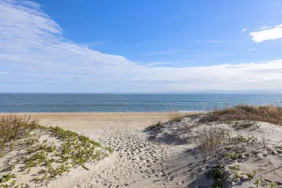 Photo 3 - Days Inn by Wyndham Kill Devil Hills Oceanfront - Wilbur