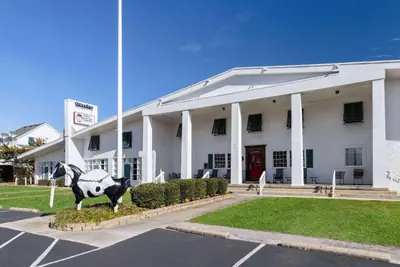 Photo 4 - Days Inn by Wyndham Kill Devil Hills Oceanfront - Wilbur