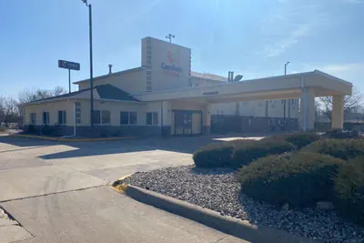 Photo 4 - Comfort Suites Peoria I-74
