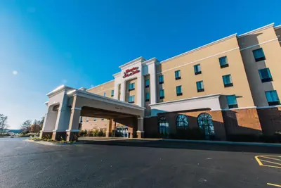 Photo 2 - Hampton Inn & Suites Effingham