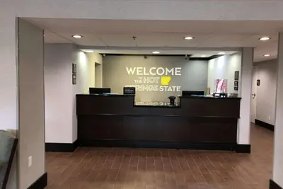 Photo 3 - Hampton Inn El Dorado