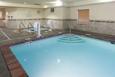 Photo 4 - Hampton Inn & Suites Davenport
