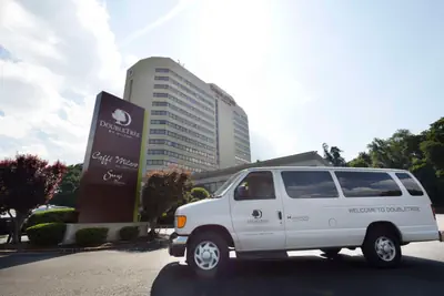 Photo 2 - DoubleTree by Hilton Fort Lee/George Washington Bridge