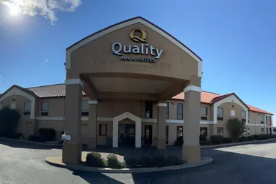 Photo 2 - Quality Inn & Suites Pine Bluff