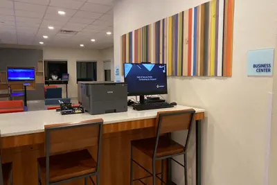 Photo 4 - Holiday Inn Express Metropolis by IHG