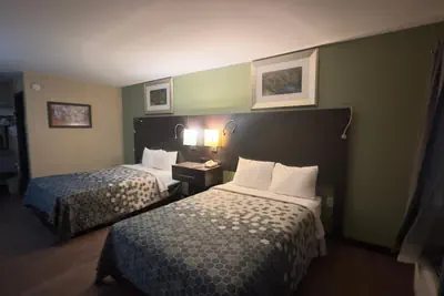 Photo 2 - Econo Lodge Belton - Kansas City South