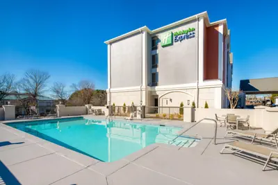 Photo 2 - Holiday Inn Express Atlanta West - Theme Park Area by IHG