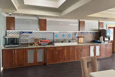 Photo 3 - La Quinta Inn & Suites by Wyndham Bessemer