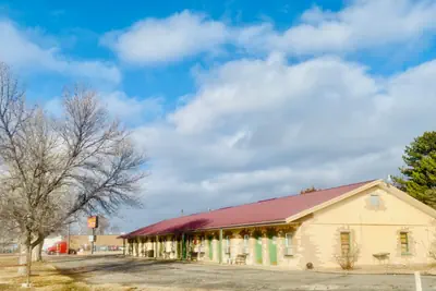 Photo 3 - Hillcrest Motel