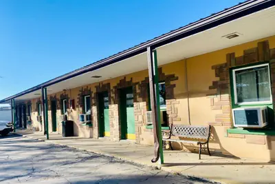 Photo 5 - Hillcrest Motel