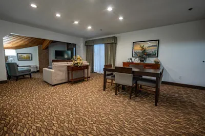 Photo 4 - Christopher Inn and Suites