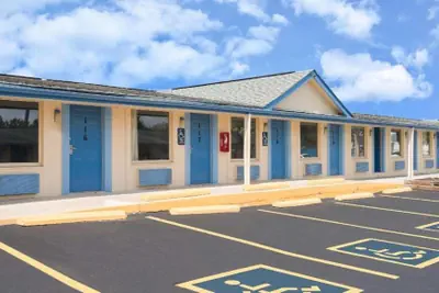 Photo 3 - Hilliard Motor Lodge