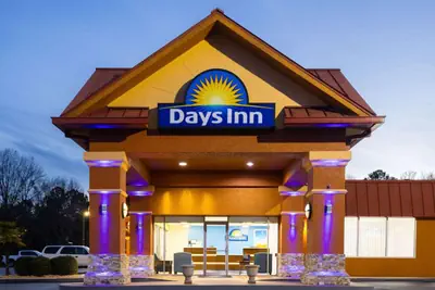 Photo 3 - Days Inn by Wyndham Forsyth