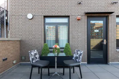Photo 4 - The Melrose Hotel