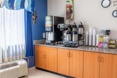 Photo 2 - Microtel Inn & Suites by Wyndham Kingsland Naval Base I-95