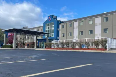 Photo 3 - Motel 6-Caseyville, IL - Caseyville Il