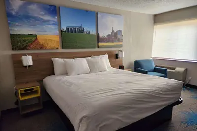 Photo 3 - Days Inn by Wyndham Davenport