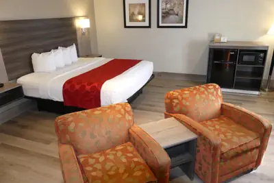 Photo 2 - Ramada by Wyndham Platte City KCI Airport