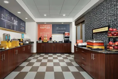Photo 3 - Hampton Inn Syracuse Clay