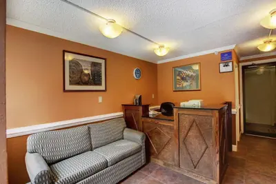 Photo 2 - Scottish Inn Whippany