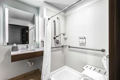 Photo 5 - Holiday Inn Express Hotel & Suites Salina by IHG