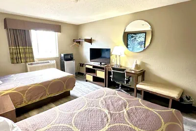 Photo 3 - Super 8 by Wyndham Latham - Albany Airport