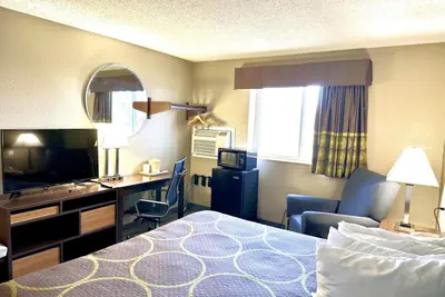 Photo 4 - Super 8 by Wyndham Latham - Albany Airport