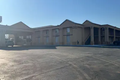 Photo 2 - Motel 6 Forsyth, GA Tift College