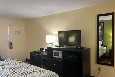 Photo 5 - Motel 6 Forsyth, GA Tift College