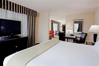 Photo 2 - Holiday Inn Express and Suites Newberry by IHG