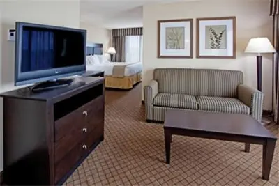 Photo 3 - Holiday Inn Express and Suites Newberry by IHG