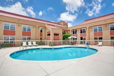 Photo 3 - Ramada by Wyndham West Memphis