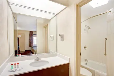 Photo 5 - Ramada by Wyndham West Memphis