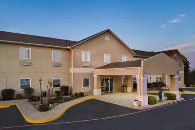 Photo 2 - Days Inn & Suites by Wyndham Cabot