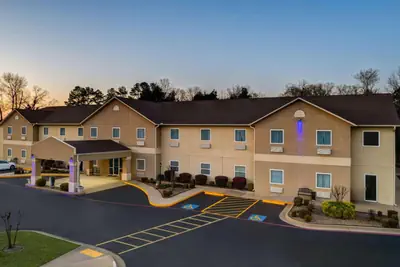 Photo 4 - Days Inn & Suites by Wyndham Cabot