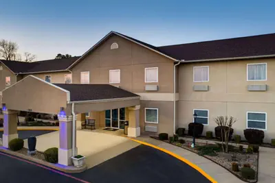 Photo 5 - Days Inn & Suites by Wyndham Cabot