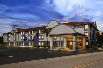 Photo 2 - Spark By Hilton Tifton