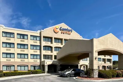 Photo 2 - Comfort Suites Lumberton North