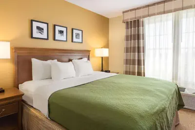 Photo 5 - Country Inn & Suites by Radisson, Salina, KS